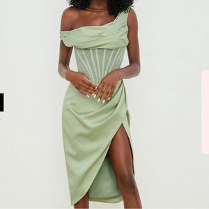 NWT House of CB Lulu Dress in Pistachio